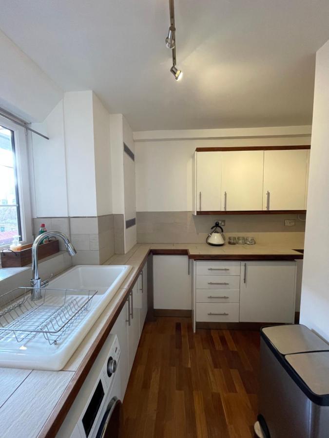 Spacious Flat Opposite The Oval * Londen